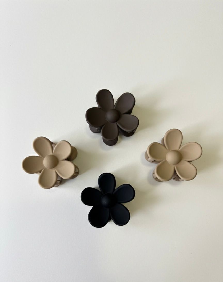 Minimal Daisy Hair Claw Clips